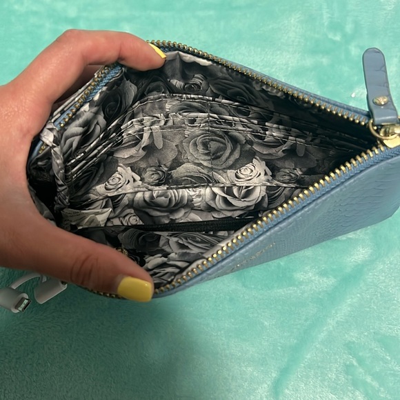 Purse with built in phone charger! - Picture 3 of 4